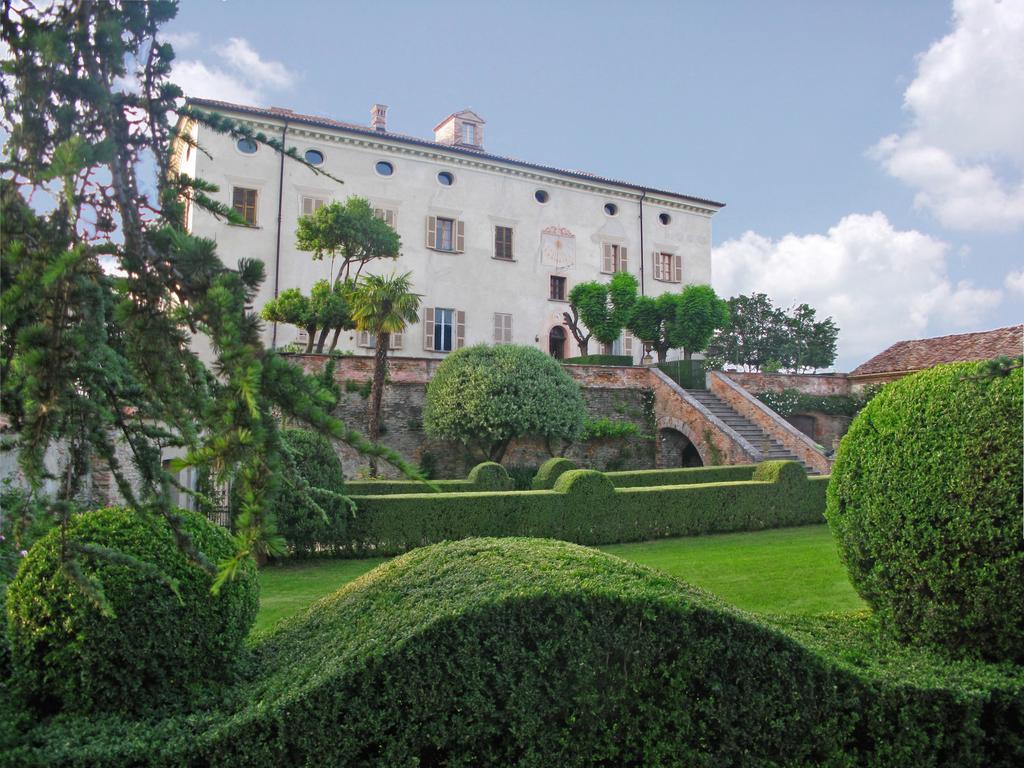 Castello Di Coazzolo Bed & Breakfast Neive Bagian luar foto