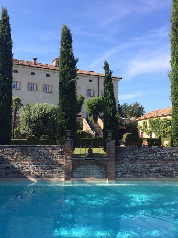Castello Di Coazzolo Bed & Breakfast Neive Bagian luar foto