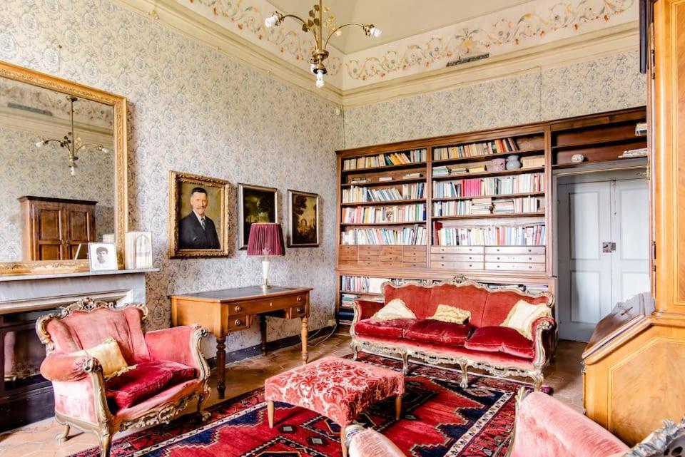 Castello Di Coazzolo Bed & Breakfast Neive Bagian luar foto