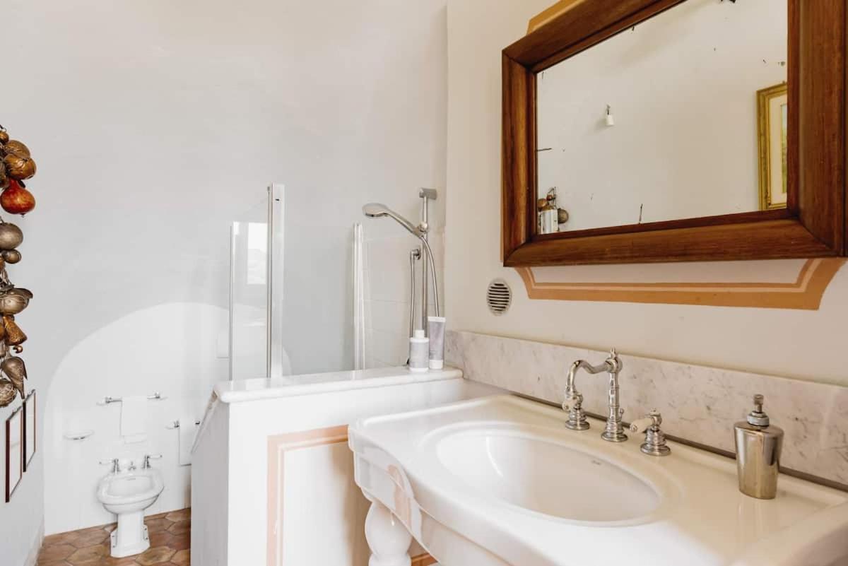 Castello Di Coazzolo Bed & Breakfast Neive Ruang foto