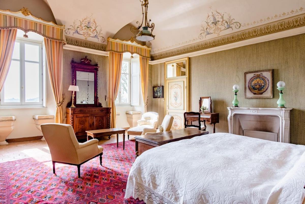 Castello Di Coazzolo Bed & Breakfast Neive Ruang foto