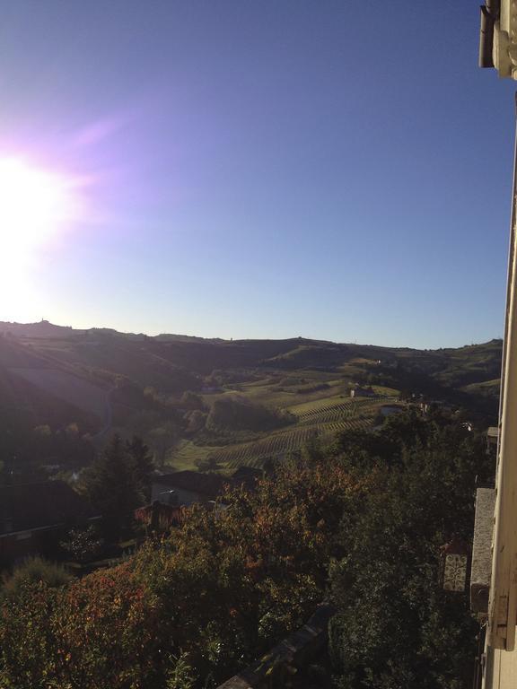 Castello Di Coazzolo Bed & Breakfast Neive Bagian luar foto