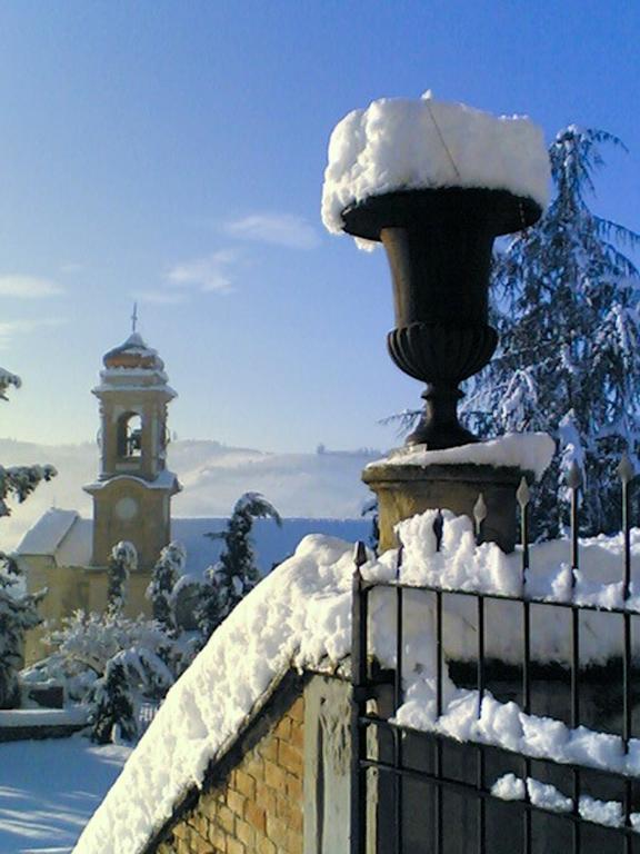 Castello Di Coazzolo Bed & Breakfast Neive Bagian luar foto