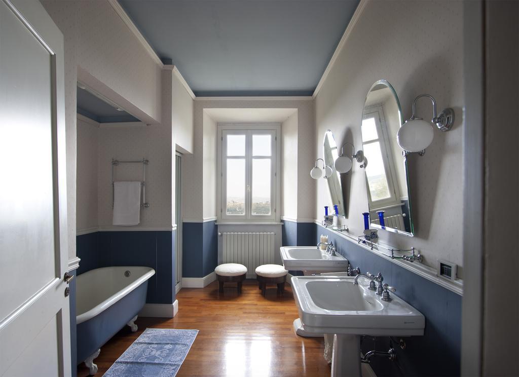 Castello Di Coazzolo Bed & Breakfast Neive Ruang foto