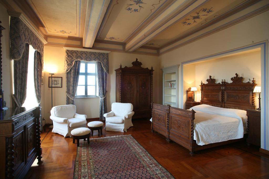 Castello Di Coazzolo Bed & Breakfast Neive Ruang foto